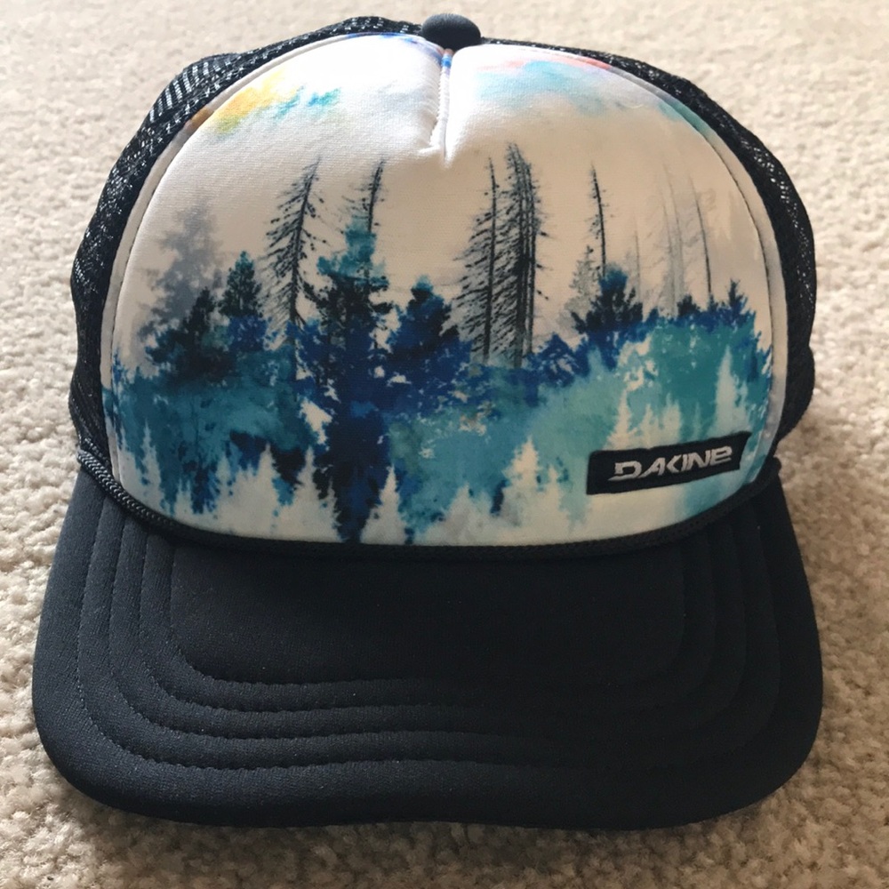 Dakine trucker hat
